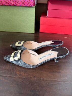 Manolo Blahnik Black & Cream Textured Pointed-Toe Kitten-Heel Mules